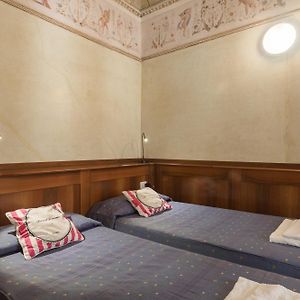 Camera con letto king size